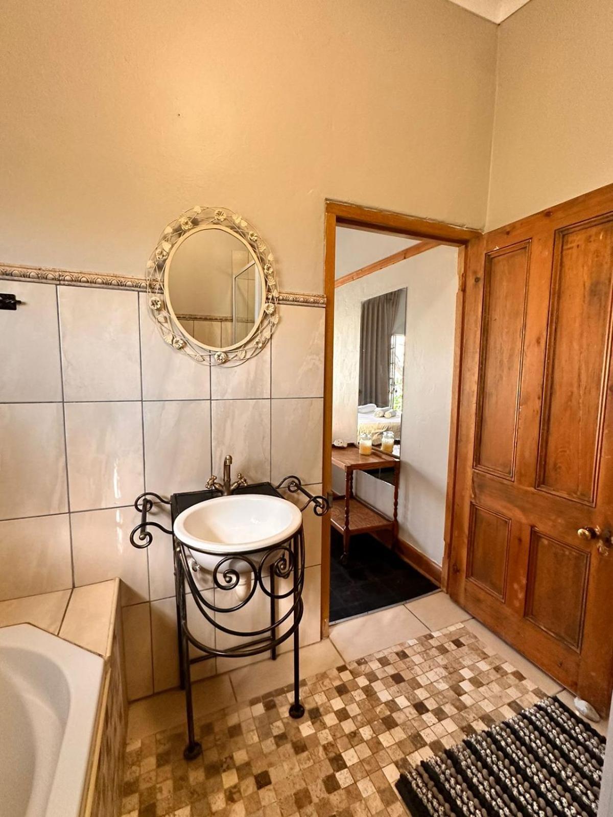 Farm Stay At Saffron Cottage On Haldon Estate Bloemfontein Exterior photo